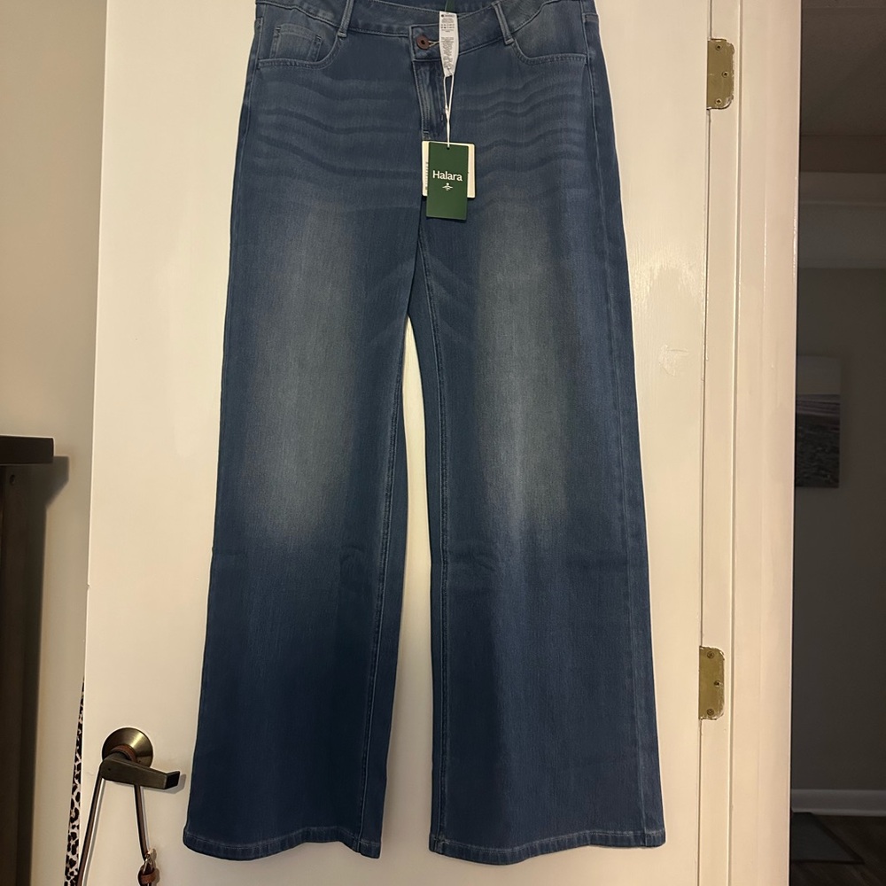 HALARA Denim Flare Jeans in Blue